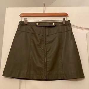 Dark green faux leather mini skirt! Size 4. Brand: Abercrombie & Fitch